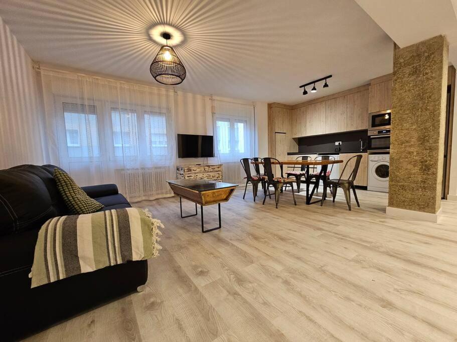 1A108 Amplio Y Moderno Apartamento 기욘 외부 사진